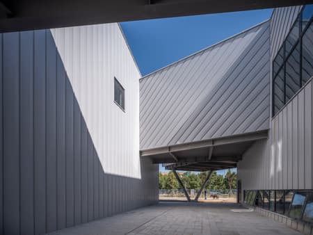 Yue & Yue: Yue Art Museum + Yue Equestrian Hall